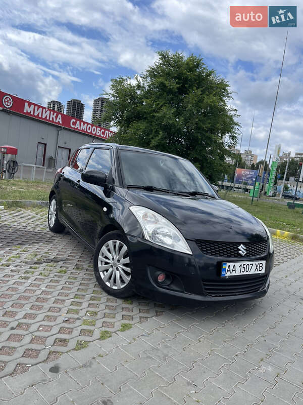 Хэтчбек Suzuki Swift 2012 в 