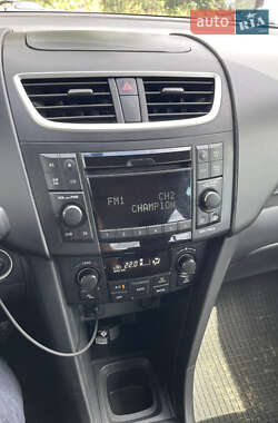 Хэтчбек Suzuki Swift 2012 в 