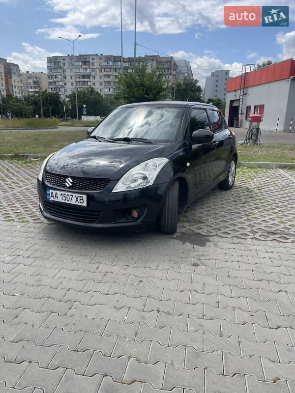 Хэтчбек Suzuki Swift 2012 в Киеве