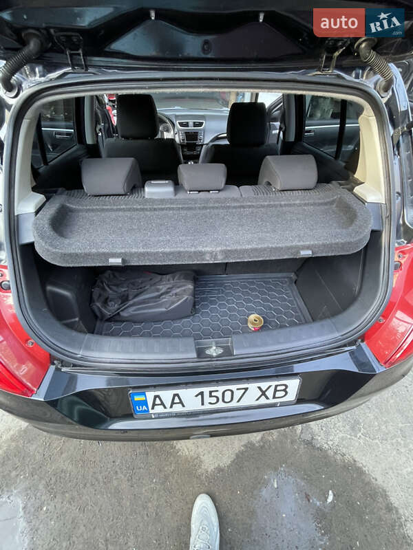 Хэтчбек Suzuki Swift 2012 в Киеве