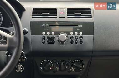 Хэтчбек Suzuki Swift 2005 в 