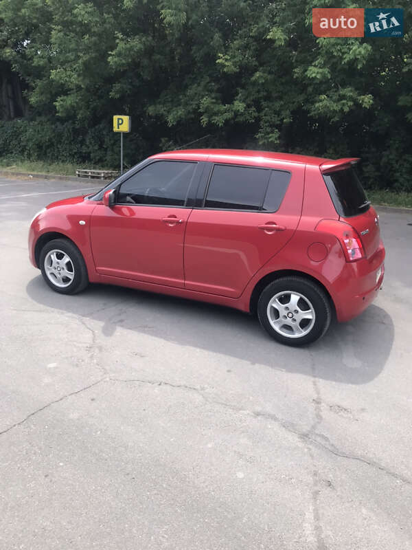 Хэтчбек Suzuki Swift 2010 в Каменец-Подольском