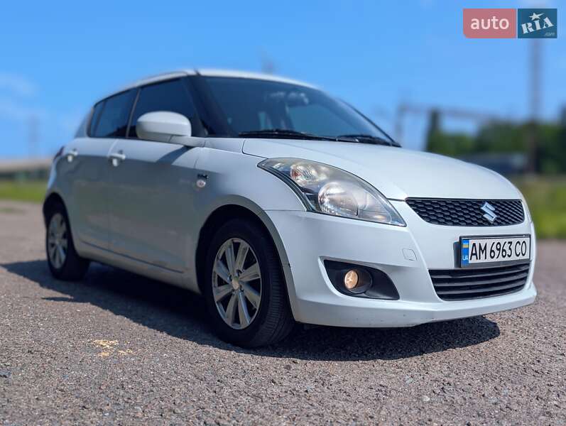 Хэтчбек Suzuki Swift 2013 в 