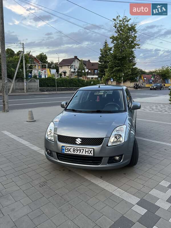 Хэтчбек Suzuki Swift 2010 в Ровно