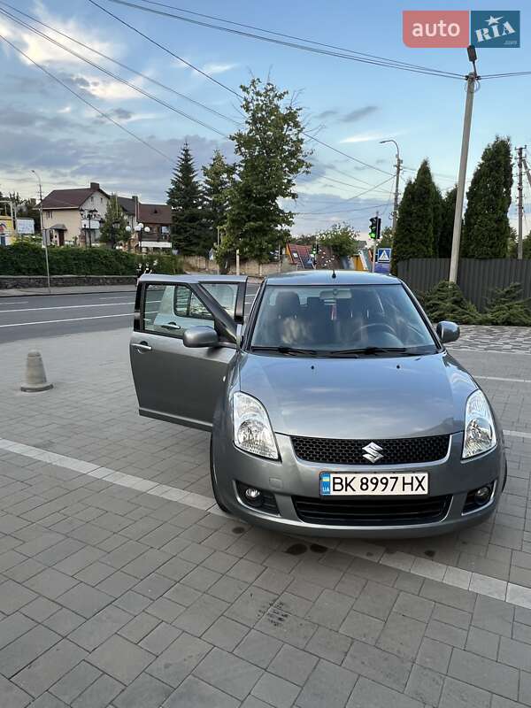 Хэтчбек Suzuki Swift 2010 в Ровно