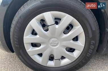 Хэтчбек Suzuki Swift 2012 в 