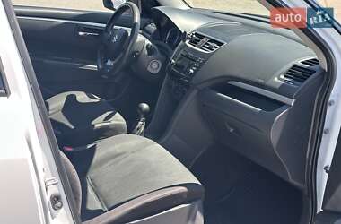 Хетчбек Suzuki Swift 2011 в 