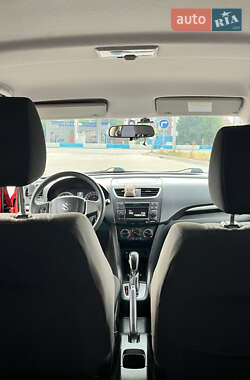 Хэтчбек Suzuki Swift 2012 в 