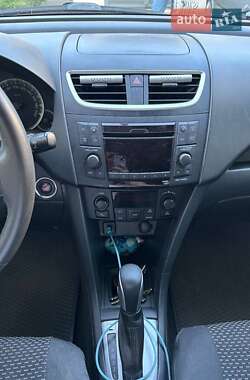 Хетчбек Suzuki Swift 2011 в 