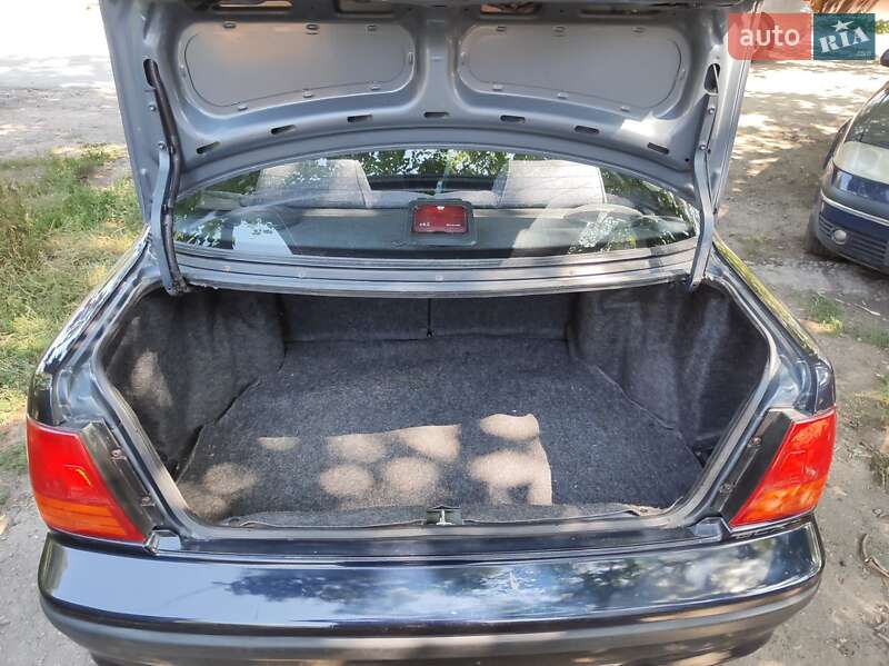 Седан Suzuki Swift 1993 в Полтаві