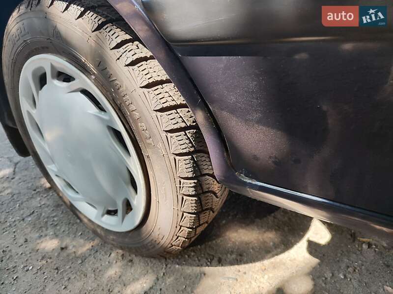 Седан Suzuki Swift 1993 в Полтаві