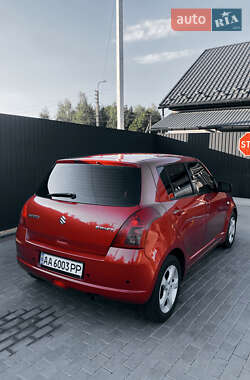 Хэтчбек Suzuki Swift 2005 в 