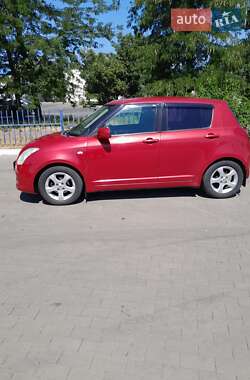 Хэтчбек Suzuki Swift 2005 в 