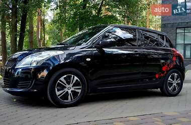 Хэтчбек Suzuki Swift 2012 в 