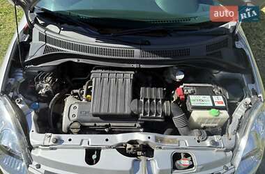 Хэтчбек Suzuki Swift 2006 в 