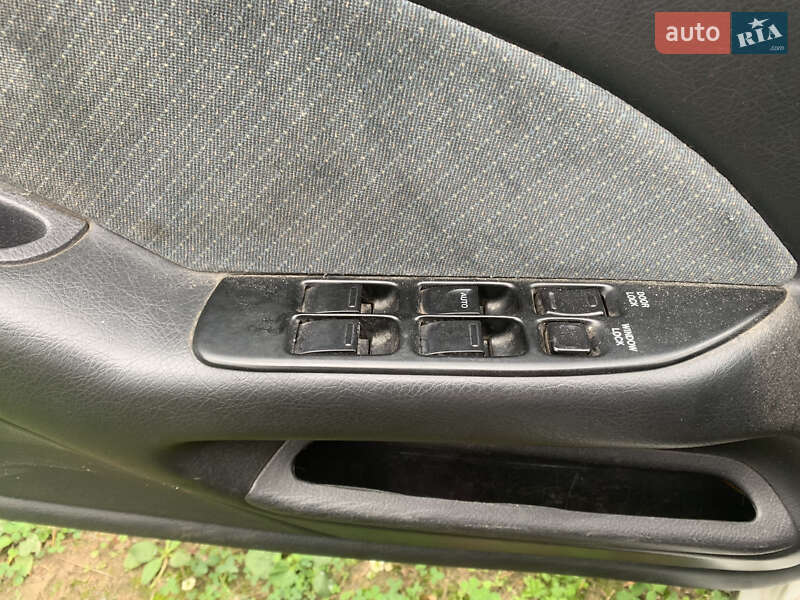 Седан Suzuki Swift 1997 в Києві