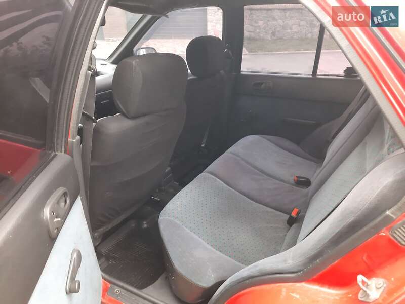 Седан Suzuki Swift 1998 в Лубнах