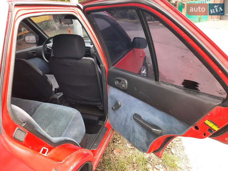 Седан Suzuki Swift 1998 в Лубнах