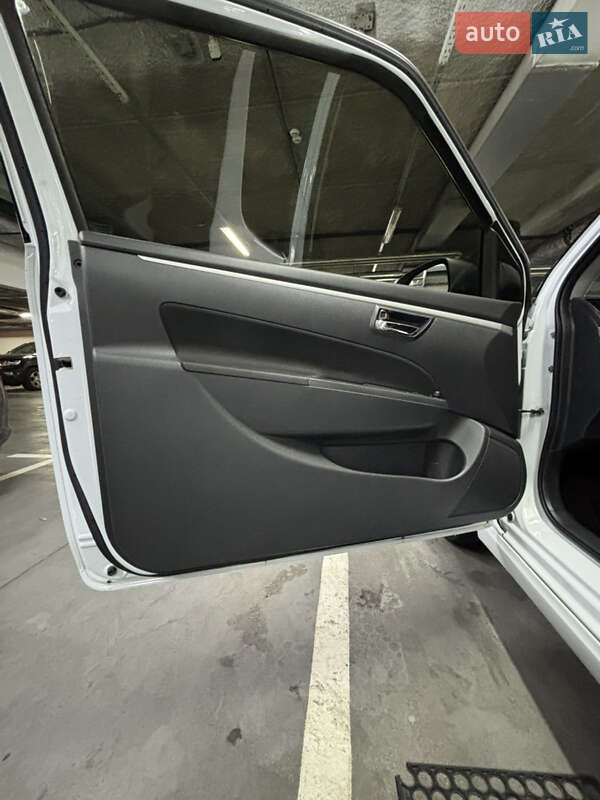 Хэтчбек Suzuki Swift 2014 в Киеве фото 13 Хэтчбек Suzuki Swift 2014 в Киеве
