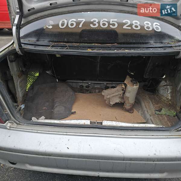 Седан Suzuki Swift 2003 в Киеве