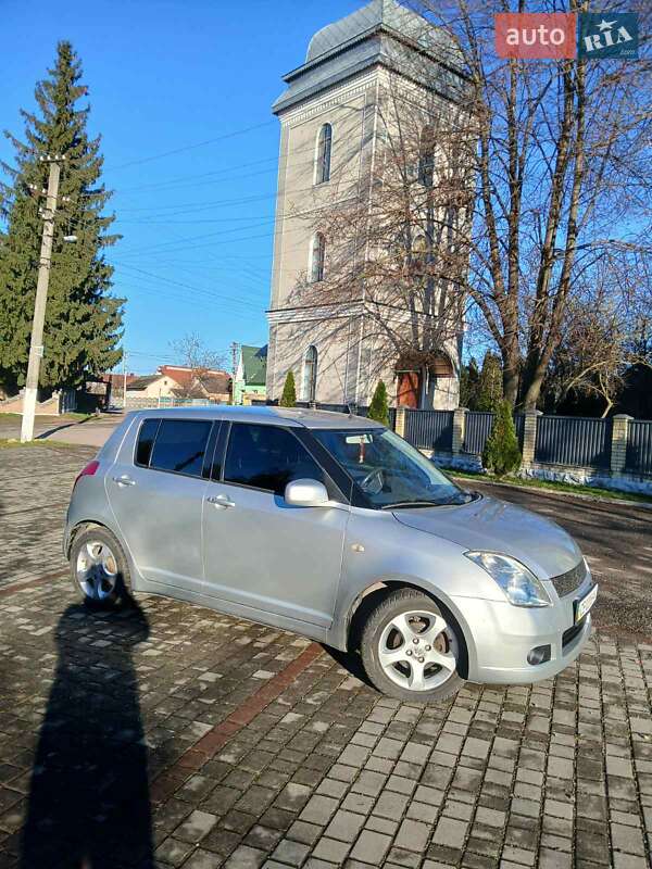 Хетчбек Suzuki Swift 2008 в Чернівцях