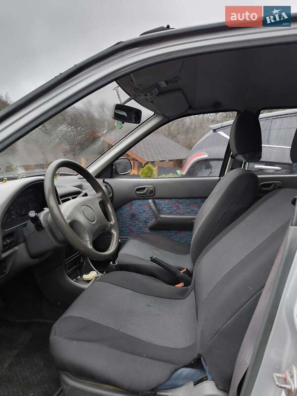 Хэтчбек Suzuki Swift 2003 в Ужгороде