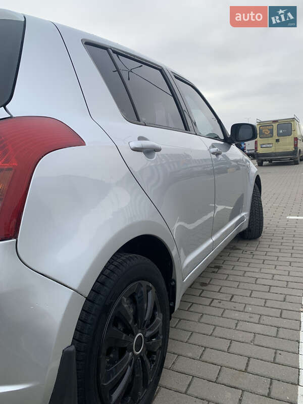 Хэтчбек Suzuki Swift 2005 в Дрогобыче