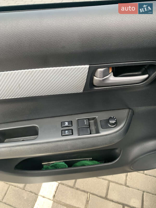 Хэтчбек Suzuki Swift 2005 в Дрогобыче