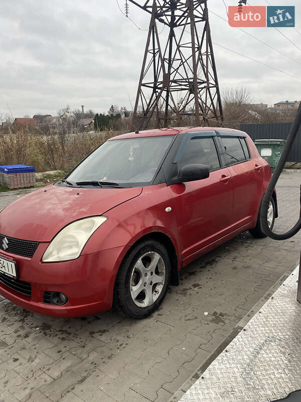 Хэтчбек Suzuki Swift 2006 в Киеве