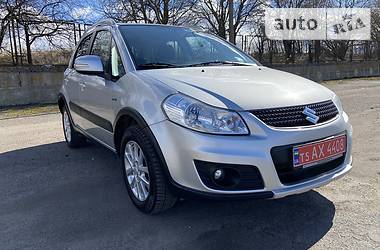 Позашляховик / Кросовер Suzuki SX4 2013 в 