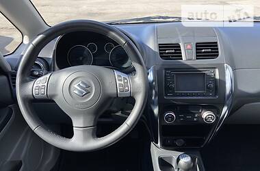 Позашляховик / Кросовер Suzuki SX4 2013 в 