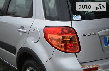 Позашляховик / Кросовер Suzuki SX4 2012 в 