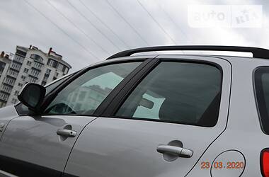 Позашляховик / Кросовер Suzuki SX4 2012 в 