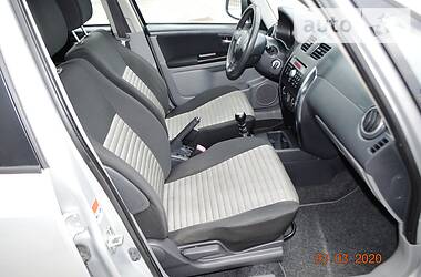 Позашляховик / Кросовер Suzuki SX4 2012 в 