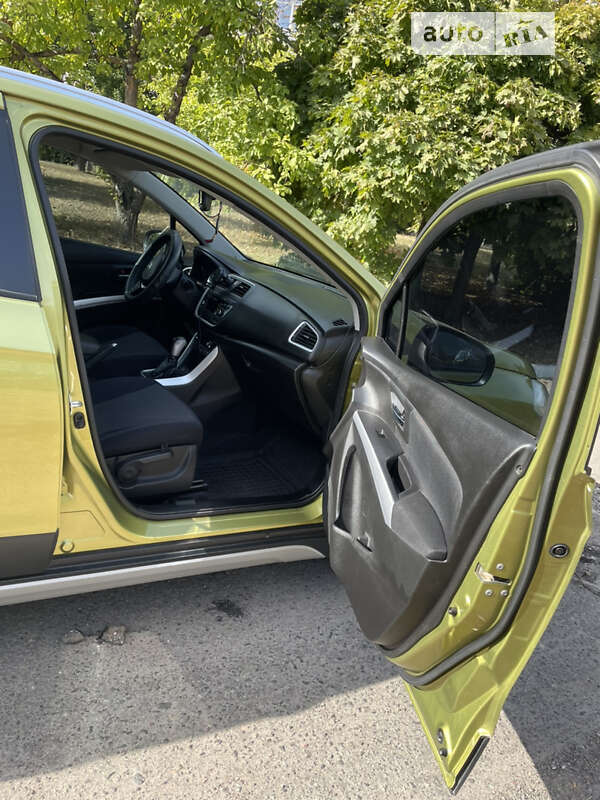 Внедорожник / Кроссовер Suzuki SX4 2014 в Черкассах