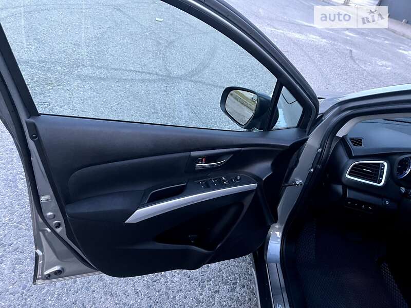 Позашляховик / Кросовер Suzuki SX4 2014 в Харкові