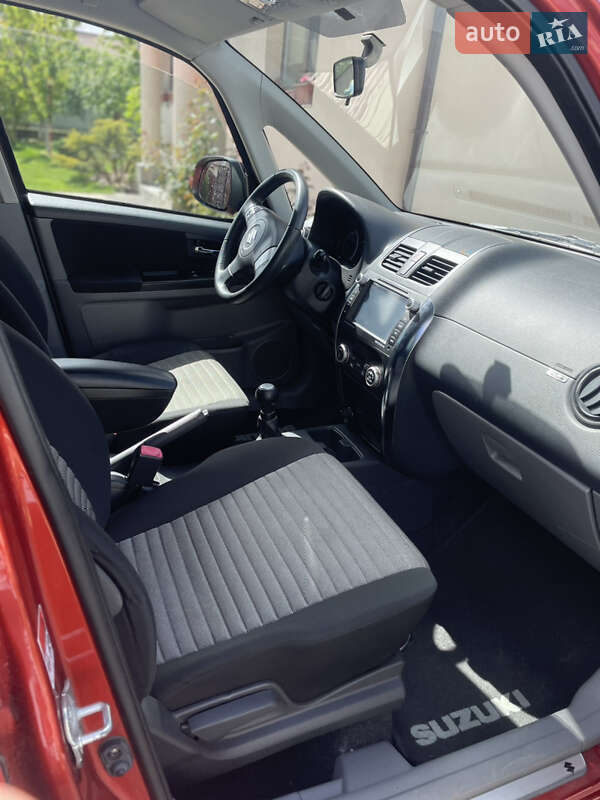 Позашляховик / Кросовер Suzuki SX4 2012 в Ужгороді