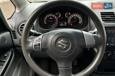 Внедорожник / Кроссовер Suzuki SX4 2012 в Черновцах