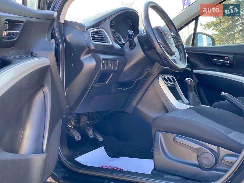 Внедорожник / Кроссовер Suzuki SX4 2016 в Львове