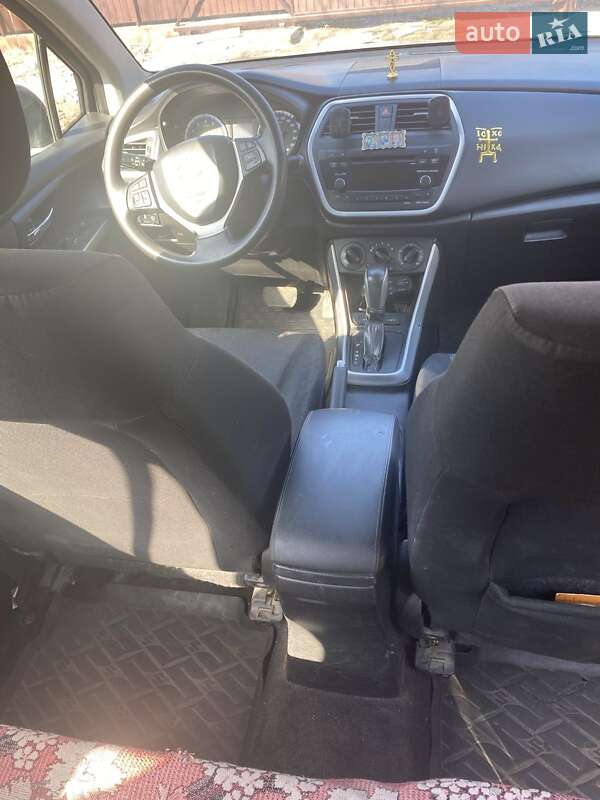 Позашляховик / Кросовер Suzuki SX4 2014 в Києві
