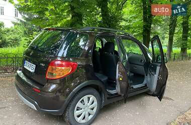 Позашляховик / Кросовер Suzuki SX4 2013 в 