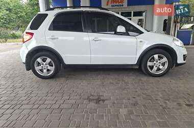 Позашляховик / Кросовер Suzuki SX4 2012 в 