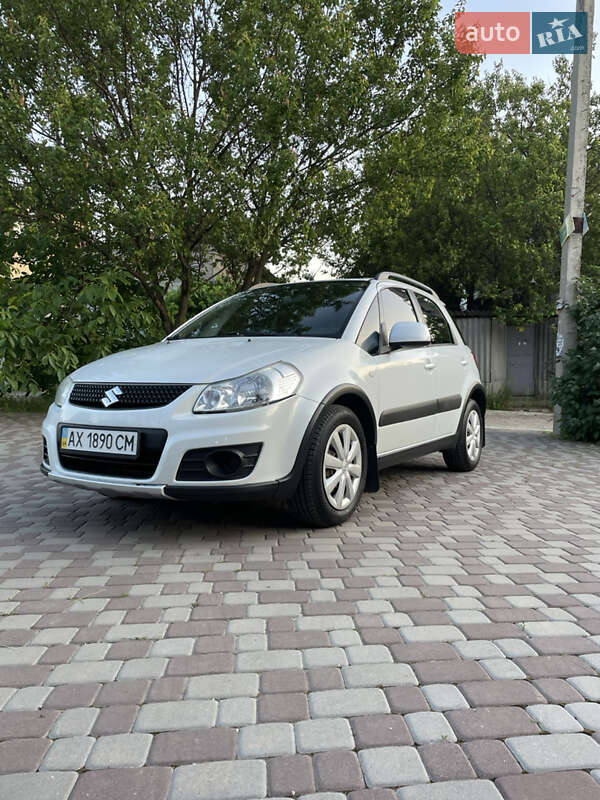 Позашляховик / Кросовер Suzuki SX4 2011 в Харкові