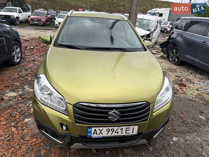 Внедорожник / Кроссовер Suzuki SX4 2015 в Киеве