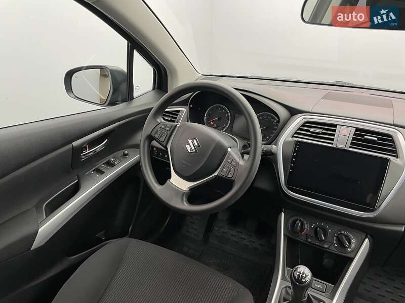 Внедорожник / Кроссовер Suzuki SX4 2019 в Киеве