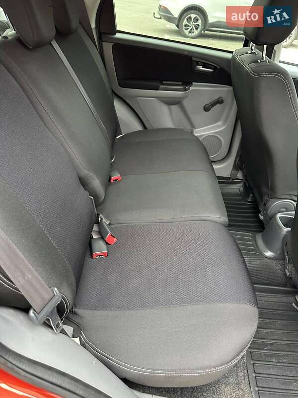 Внедорожник / Кроссовер Suzuki SX4 2013 в Киеве