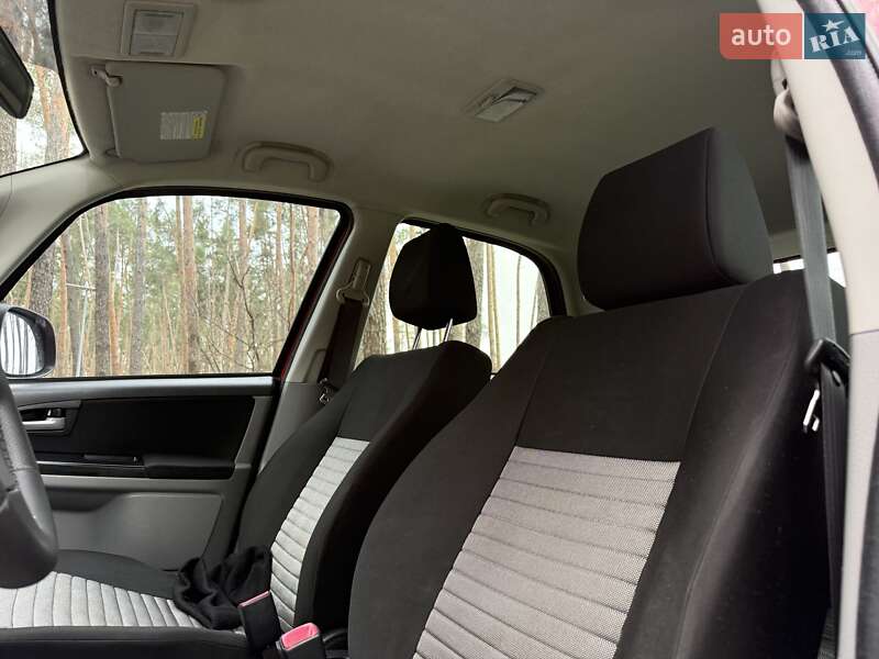 Позашляховик / Кросовер Suzuki SX4 2014 в Києві