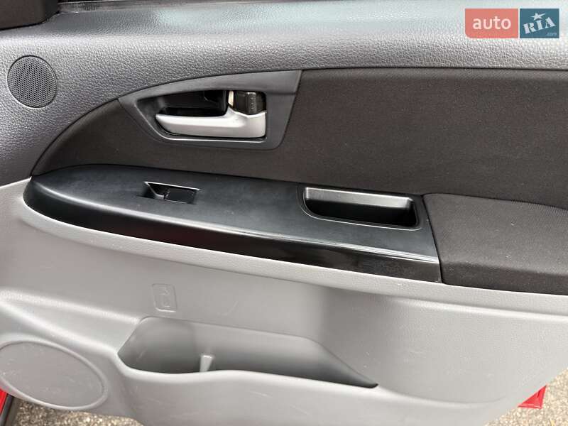 Позашляховик / Кросовер Suzuki SX4 2014 в Києві