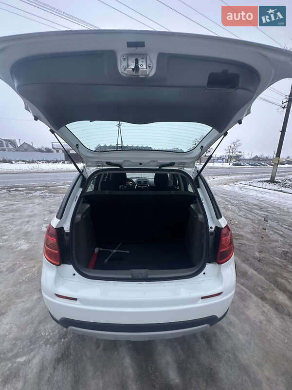 Внедорожник / Кроссовер Suzuki SX4 2014 в Новой Водолаге