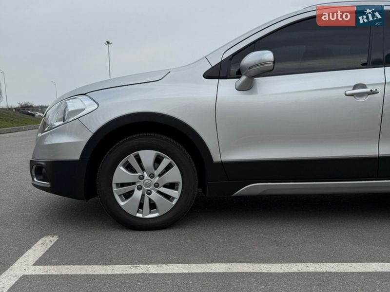Внедорожник / Кроссовер Suzuki SX4 2014 в Киеве